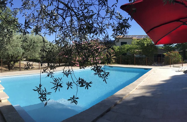 Pretty Mas provençal, private pool, Airco, 5bed (10p), 3bath, Boulodrome, Hammock.