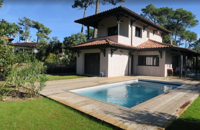 Pretty new villa with heated pool in the center of Cap Ferret