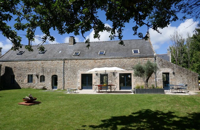 Pretty, recently restored farmhouse in a quiet location close to the water.