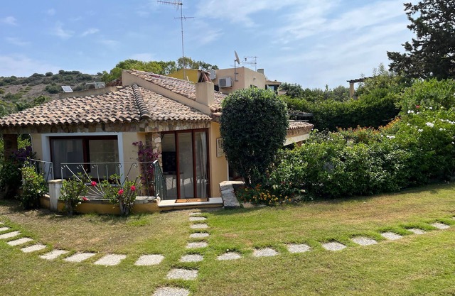 Pretty villa a stone's throw from the sea and the center.