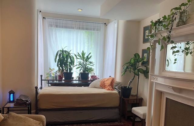 Prime Central DC Haven: Expansive 3BR/2BA Retreat in the Heart of the City