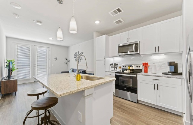 Prime Soco Charming 1BR King Suite w Pool Parking
