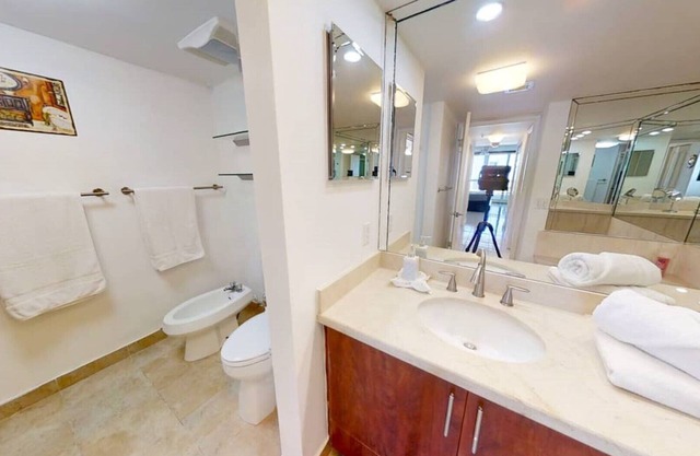 *Prime Waterfront Condo Perfect for The Family!*