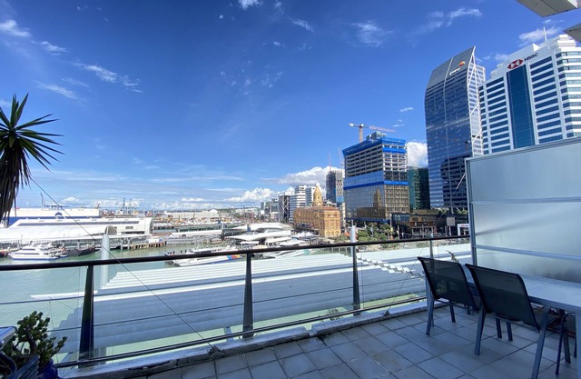 Princes Wharf: Waterfront Sea & Harbour Views Hotel Apartment