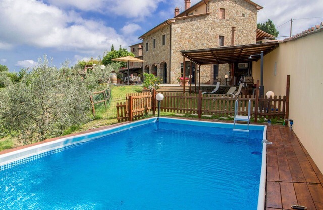 Private Villa with private pool, WIFI, TV, terrace, panoramic view, parking, close to Arezzo