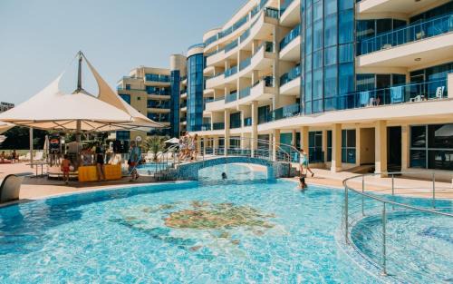 Private 2-Bedroom Apartment with Pool and Free Parking in Marina Holiday Club Pomorie