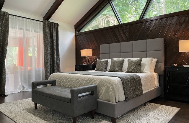 Private 4-Bedroom home with pool! The luxury neighborhood of Markham Woods.