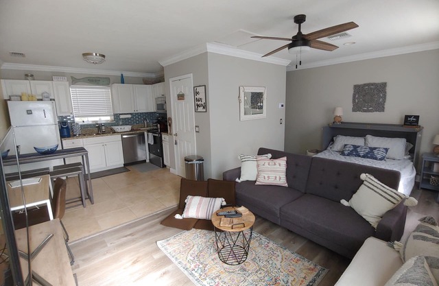 Private and cozy Downtown Stuart Oasis