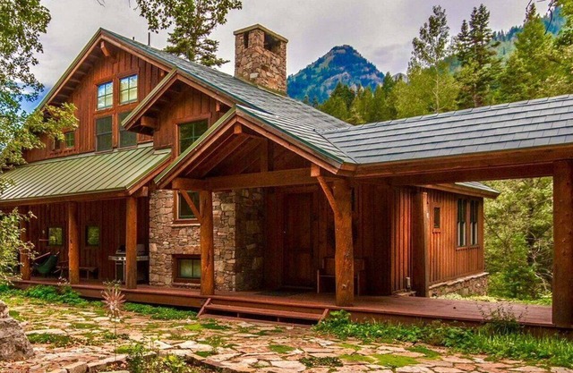 Private and Peaceful, Mtn Views, Stream, Family Friendly, Separate Guest Room