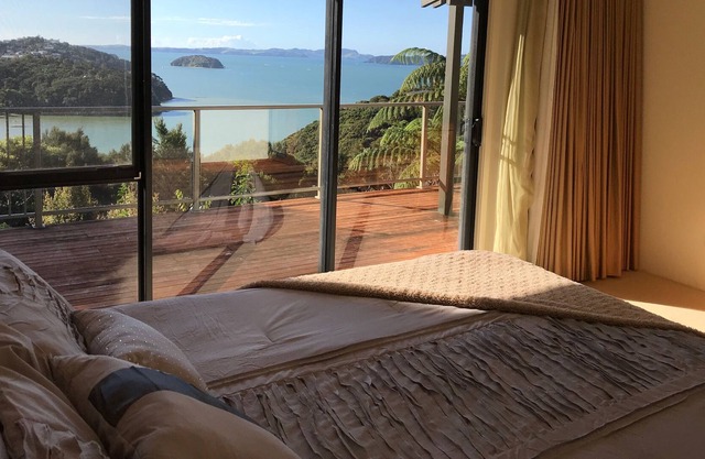 Private Bay of Islands Home With A View