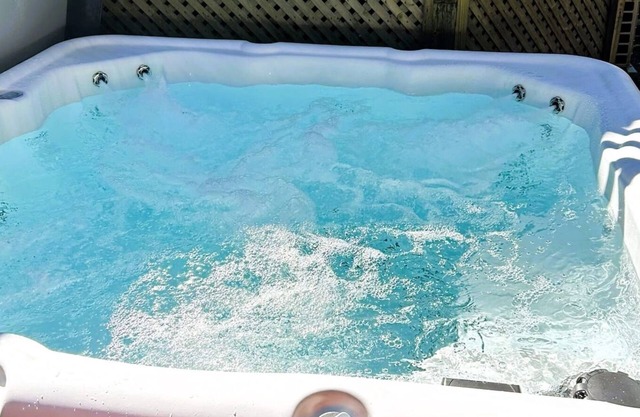Private beach, hot tub, and dog friendly – The Keeper!
