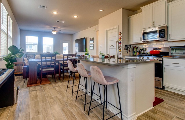 Private Bedrooms in Austin Suburb