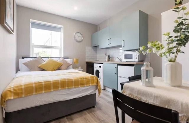 Private Cosy Studio w/Amazing Location - Walking Distance From City Center!
