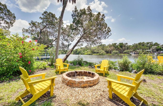 Private Dock and Kayaks Crystal River Retreat!