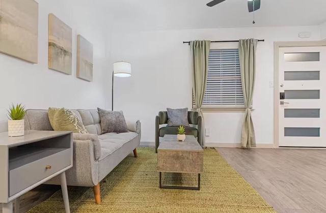 Private Downtown Austin Suite–King–UT–F1–ACL Fest