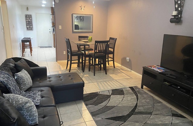 Private Duplex #1 - Houston Hobby/ClearLake/Galveston/Pasadena/Downtown