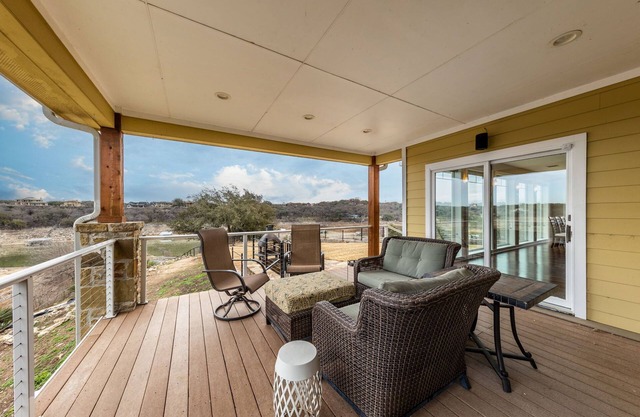 Private Escape Theater, Water, Patio, Game Room!