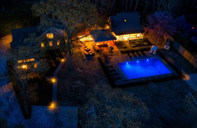 Private estate, 3 homes, pool, outdoor kitchen, walk to beach!