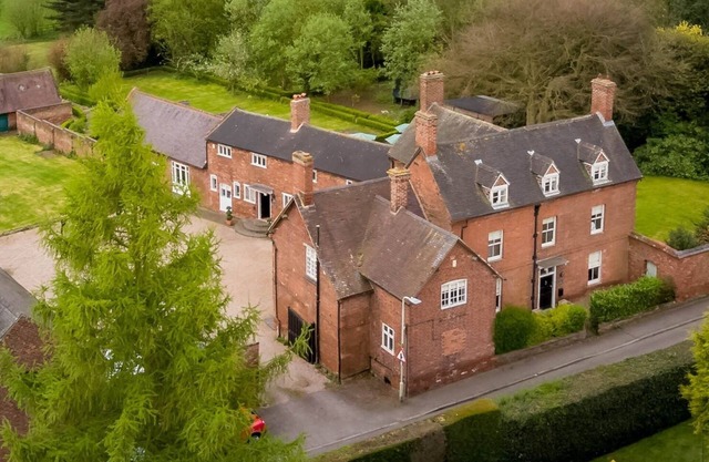 Private Five Star Luxury Country Estate for up to 26 Guests