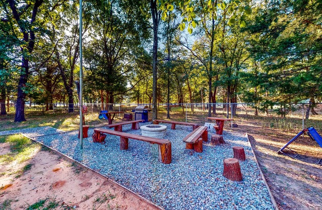 Private Gated Home on 5 Acres near Lake Texoma - Dog-Friendly Yard & Firepit