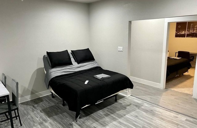 Private Guesthouse near Downtown Dallas