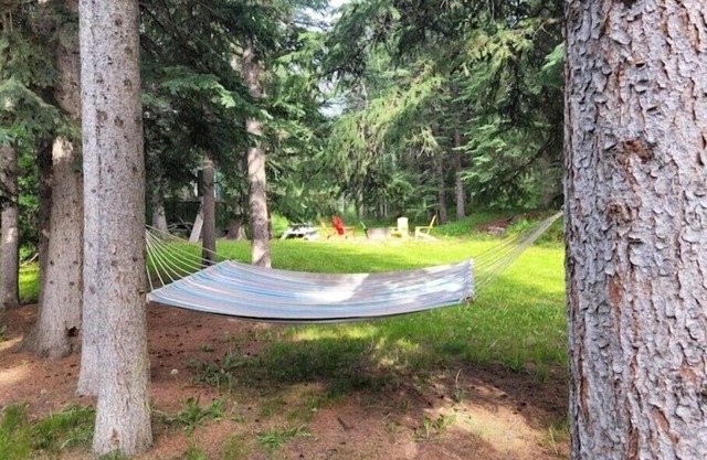 Private home on an acreage - Jasper Park gatewayn