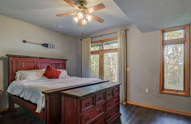 Private Home with Panoramic Table Rock Lake Shore View