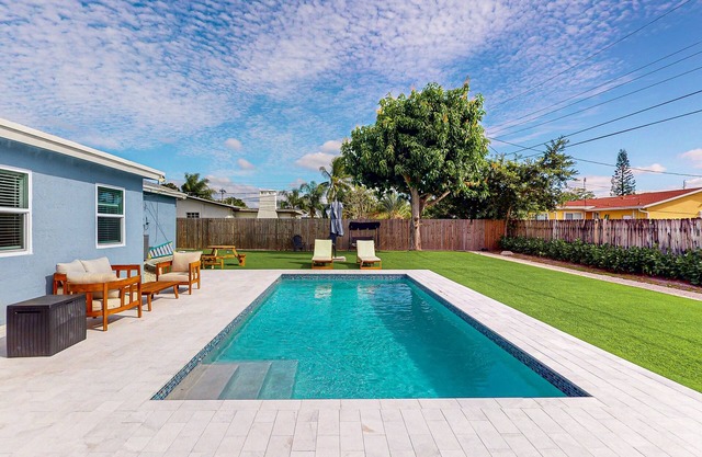 Private home with sparkling pool, close to beach, w/AC, W/D, and WiFi