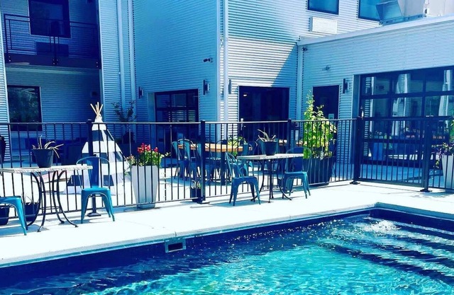 Private hotel near St Louis