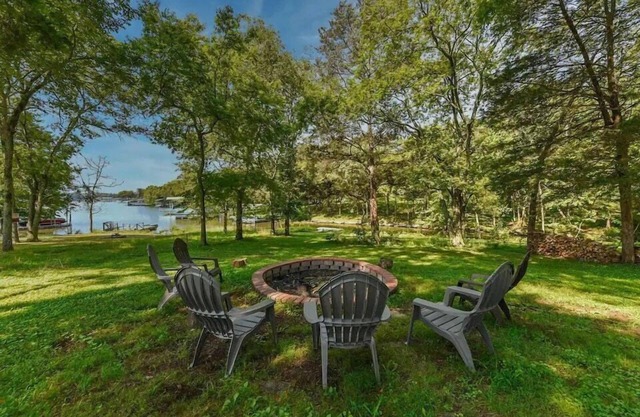 Private Lakehouse with Hot Tub near Nashville!