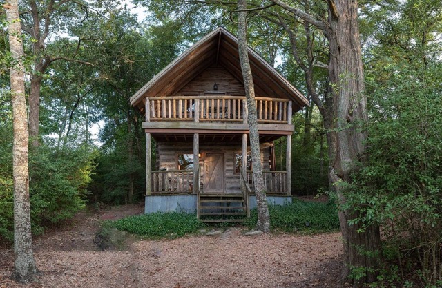 Private Log Cabin for a Unique Getaway at Scenic Hill Retreat
