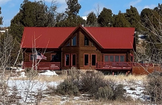 Private Log Cabin; Pond, Hot tub, Star Gazing, Shuffle Board, Sauna