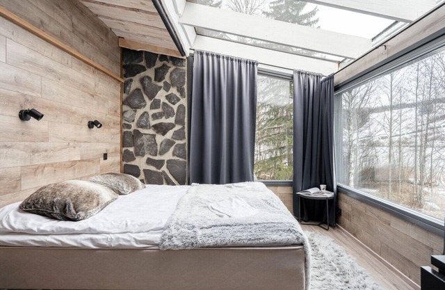 Private & Luminous Suite with lake views