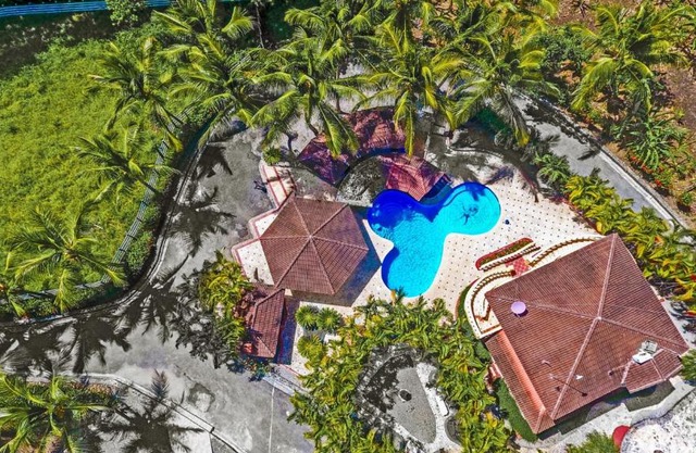 Private Montaña Pool Villa with Horseback Riding