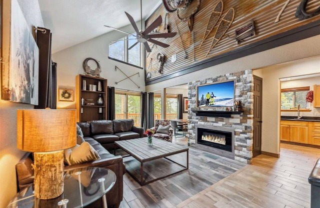 Private Mountain Cabin with Hot Tub and Sauna