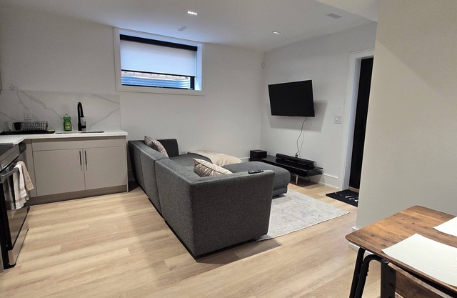 Private, Natural Light and High Ceiling Unit