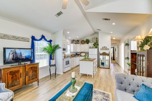 Private Pavilion Countryside Cottage in Celina!