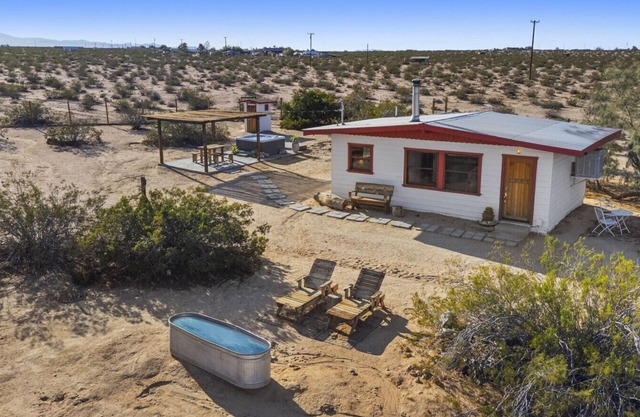Private Peaceful Cabin in North Joshua Tree With Hot Tub