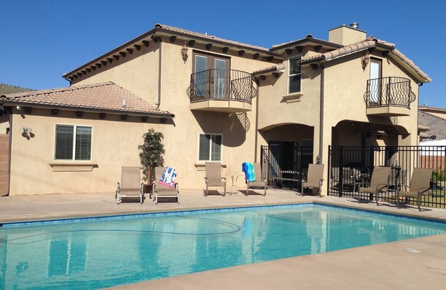 PRIVATE POOL 34'x18', 25 Minutes to Zion, Playset for Kids, 7 bdrm, sleeps 32