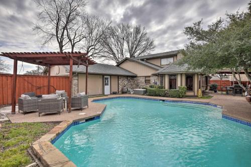 Private Pool and Hot Tub Richardson Family Retreat!