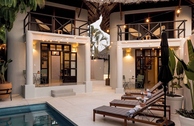 Private Pool, Chic, Step’s from beach in beautiful Puerto Escondido - WiFi, AC