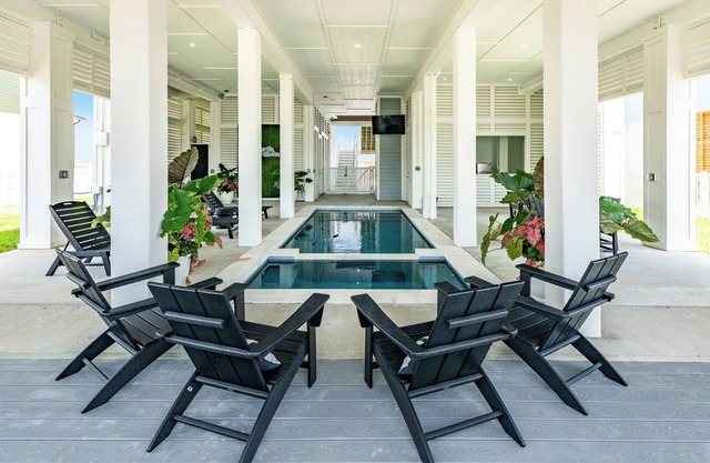 Private Pool, Hot Tub, Fireplace, Elevator, Designer Interior, Easy Beach Access