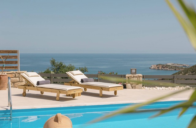 Private Pool Villa, Sea Views, BBQ,close to Beach