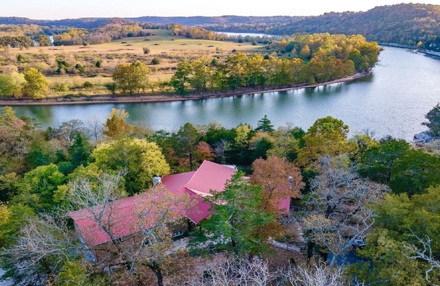 Private Retreat For You w/HEATED Pool, Private Dock, Activity gym, 100 acres!