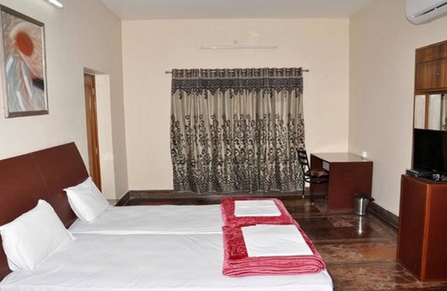 Private room near Hathroi Fort