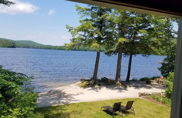 Private sandy beach, clean quiet lake, AC in all bedrooms