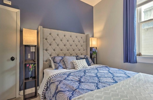 Private Solar Hill Apartment in Downtown Bristol!