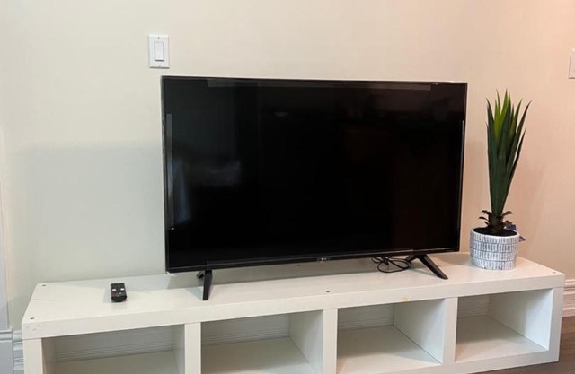 Private suite 1 bed 1 bath 15 mins YVR and downtown 舒适安静