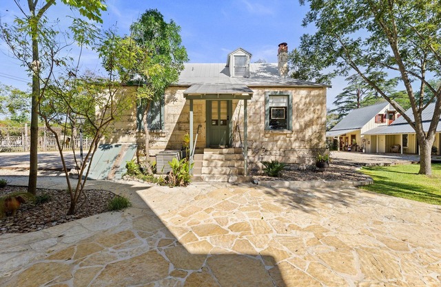 Private Two Bedroom House with 2 Bathrooms, Living Room, Kitchen and Porch