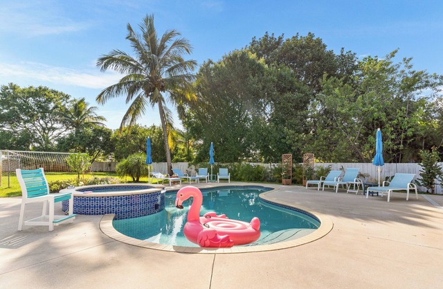 Private Villa | Heated Pool + Hot Tub + Sleeps 20